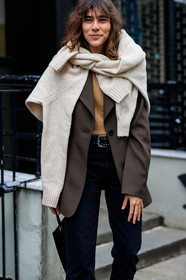 beige sweater, black bag, black denim, blazer, brown jacket, camel sweater, denim pants, jeans, leather bag, model, oversize, trousers, frenchystyle, jonathan paciullo, street style, NYFW, NEW YORK, AUTUMN WINTER 2019-2020, AW 19-20, FALL WINTER 2019-2020, FW 19-20, fashion week, FW, vertical, atmosphere details, detail