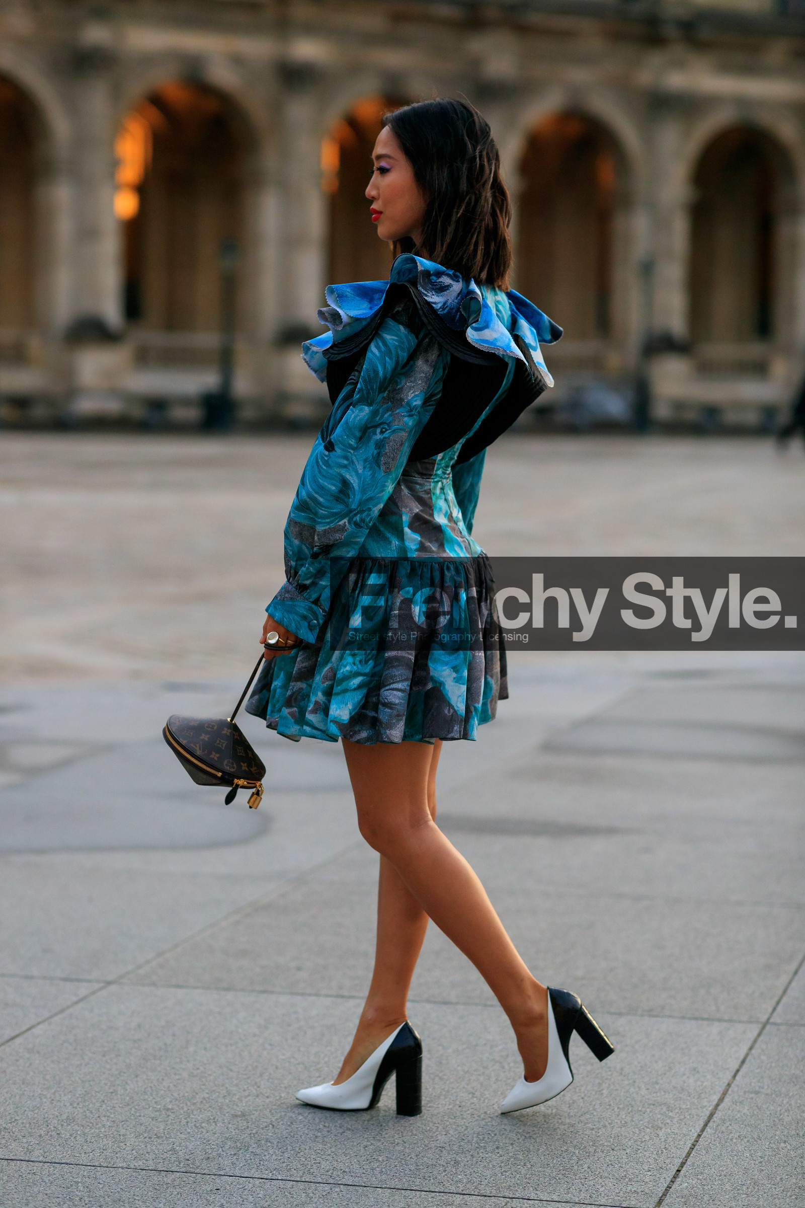 aimee song, blue dress, light blue dress, grey dress, mini dress, ruffle dress, long sleeves dress, white leather shoes, black leather shoes, animal skin shoes, high heels shoes, brown leather bag, monogrammed bag, geometric shape bag, mini bag, PARIS, PFW, SPRING SUMMER 2020, SS 20, fashion week, frenchystyle, FW, jonathan paciullo, street style, vertical, full length