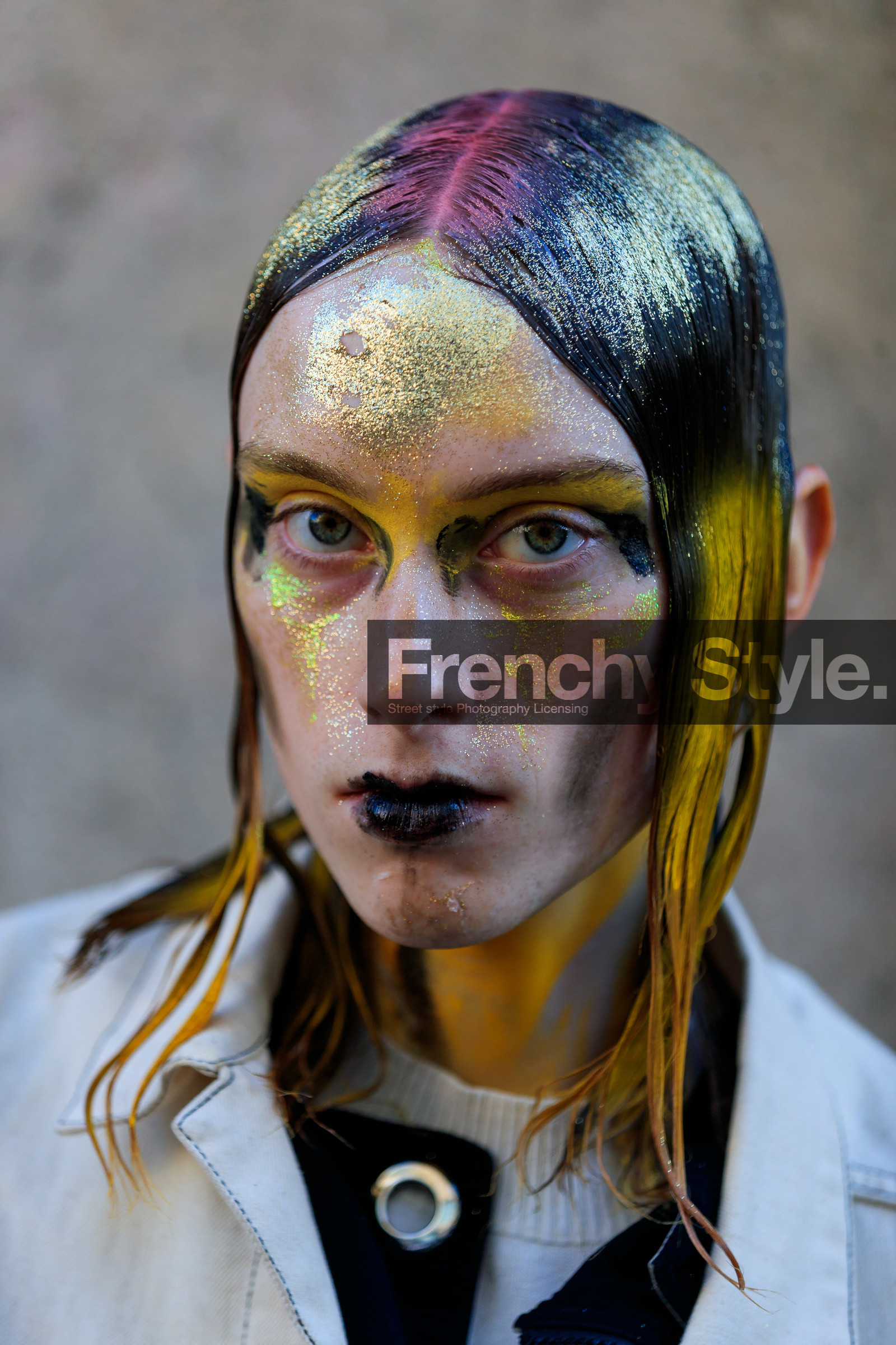model, strassed make up, make up, make up details, glitter face, glitter hair, close up detail, multicolor make up, black lipstick, fashion week, frenchystyle, FW, jonathan paciullo, street style, MFW, MILAN, AUTUMN WINTER 2020-2021, FALL WINTER 2020-2021, FW 20-21, vertical, atmosphere details, detail, portrait