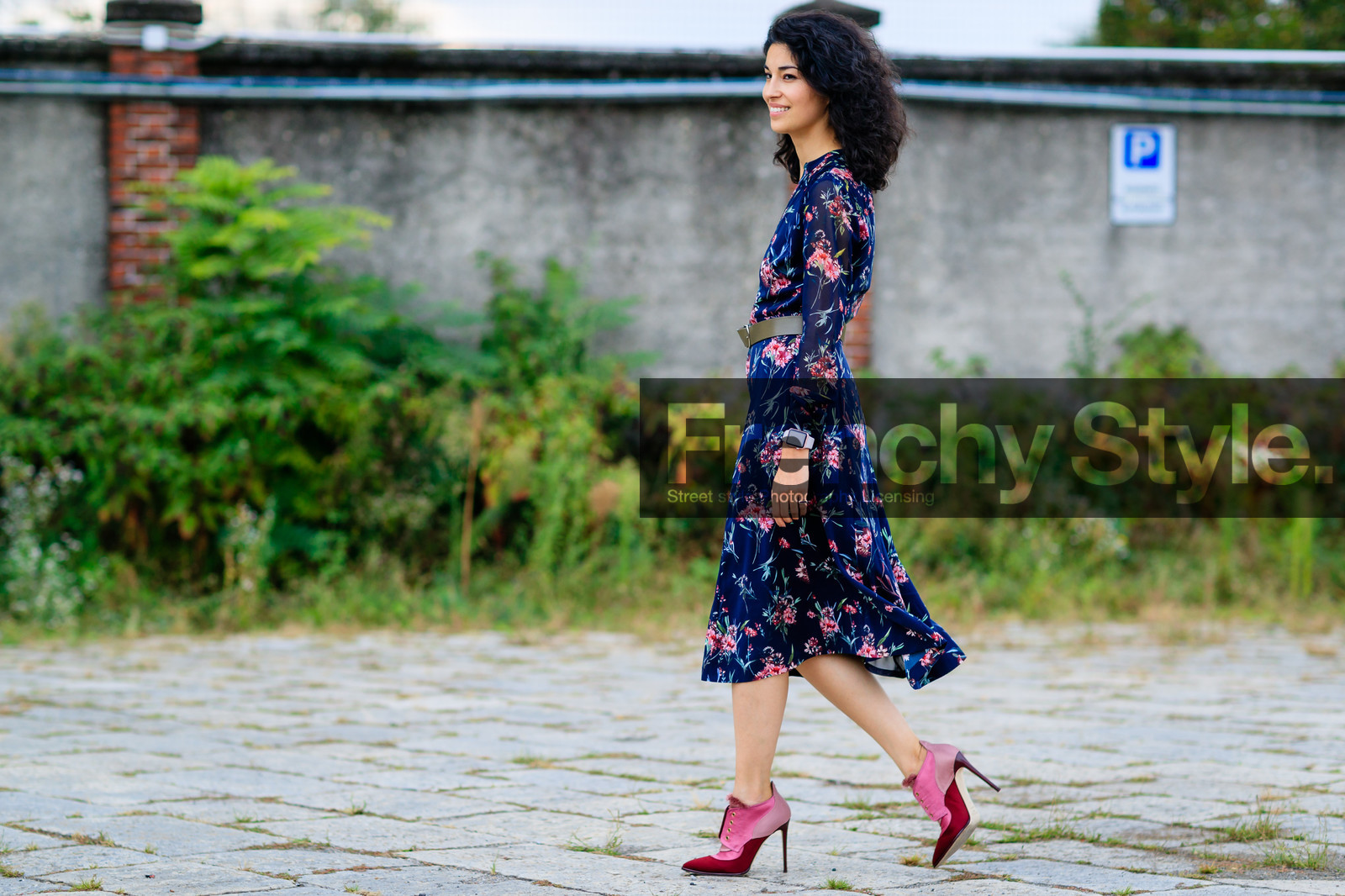 atmosphere details, blue dress, caroline issa, fashion week, floral, flower, frenchystyle, full length, FW, green belt, high heels, horizontal, jonathan paciullo, leather belt, leather shoes, MFW, MILAN, pink shoes, printed dress, SPRING SUMMER 2017, SS 17, street style