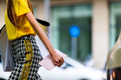 black and white, checked, céline, graphic pants, houndstooth pants, leather bag, off white, plaid, printed pants, trousers, yellow t shirt, fashion week, frenchystyle, FW, jonathan paciullo, street style, MFW, MILAN, SPRING SUMMER 2019, SS 19, atmosphere details, horizontal, detail