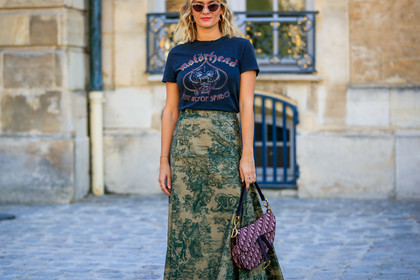 adenorah, black t shirt, christian dior, graphic bag, graphic skirt, green skirt, leather bag, monogram, printed bag, printed skirt, red bag, saddle bag, sunglasses, fashion week, frenchystyle, FW, jonathan paciullo, street style, PFW, PARIS, AUTUMN WINTER 2019-2020, AW 19-20, FALL WINTER 2019-2020, FW 19-20, horizontal, atmosphere details, detail