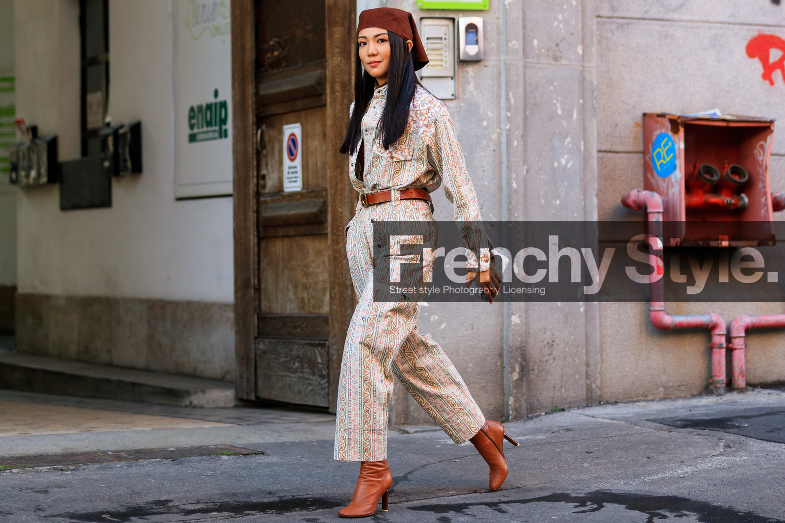 brown scarf, suede scarf, hair scarf, brown leather belt, camel leather boots, high heels boots, white jumpsuit, floral printed jumpsuits, button jumpsuits, long sleeves jumpsuit, pink jumpsuit, green jumpsuit, belted jumpsuit, etro belt, etro jumpsuits, fashion week, frenchystyle, FW, jonathan paciullo, street style, MFW, MILAN, AUTUMN WINTER 2020-2021, FALL WINTER 2020-2021, FW 20-21, horizontal, atmosphere details, full length