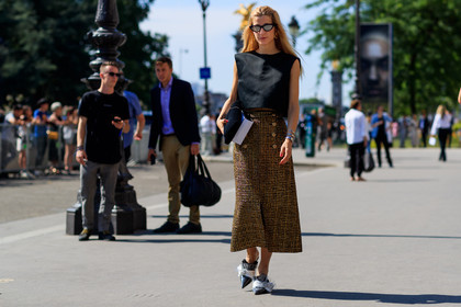 black and white shoes, black bag, black shoes, black top, bronze, brown skirt, graphic skirt, high heels, leather bag, leather shoes, printed skirt, sunglasses, tweed skirt, fashion week, frenchystyle, FW, jonathan paciullo, street style, PFW, PARIS, horizontal, atmosphere details, full length, AUTUMN WINTER 2018-2019, FALL WINTER 2018-2019, FW 18-19, ada kokosar