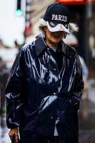 black cap, cap, eiffel tower, navy raincoat, paris cap, printed cap, raincoat, Sophie Fontanel, vinyl raincoat, fashion week, frenchystyle, FW, jonathan paciullo, street style, PFW, PARIS, SPRING SUMMER 2022, SS 22, vertical, atmosphere details