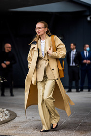 Alex Carl, bag, beige blazer, beige pants, beige trench, black sandals, blazer, camel bag, flare pants, glasses, leather bag, leather pants, pants, sandals, trench, white t-shirt, fashion week, frenchystyle, FW, jonathan paciullo, street style, PFW, PARIS, SPRING SUMMER 2022, SS 22, vertical, full length