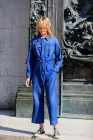 black sneakers, blue denim, blue jumpsuit, converse, denim jumpsuit, fashion week, frenchystyle, full length, FW, jonathan paciullo, leather shoes, PARIS, PFW, SPRING SUMMER 2018, SS 18, street style, trousers, vertical, model