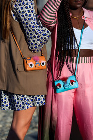 pink pants, pink jacket, striped jacket, striped pants, long jacket, white top, cropped top, crossbody bag, mini bag, blue leather bag, sleeveless jacket, kaki jacket, floral printed dress, blue dress, mini dress, long sleeves dress, orange leather bag, feather details bag, fendi bag, lois opoku, jacqueline zelwis, fashion week, frenchystyle, FW, jonathan paciullo, street style, MFW, MILAN, SPRING SUMMER 2021, SS 21, vertical, detail