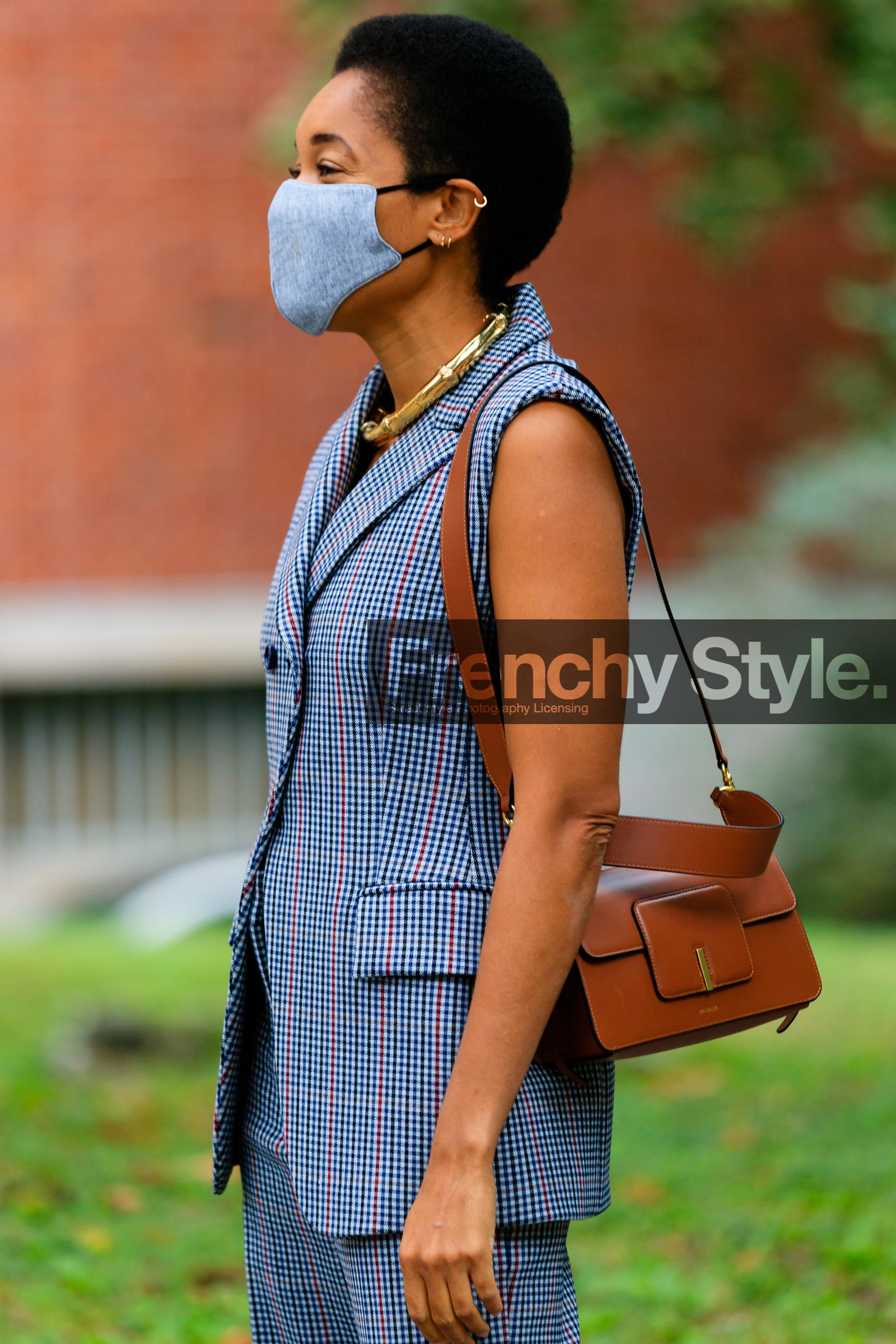 blue jacket, blue suits, blue pants, checked jacket, checked pants, checked suits, sleeveless jacket, golden necklace, shoulder bag, camel leather bag, wandler bag, red jacket, red pants, red suits, covid face mask, tamu mcpherson, street style, jonathan paciullo, FW, frenchystyle, fashion week, MFW, MILAN, SPRING SUMMER 2021, SS 21, vertical, detail