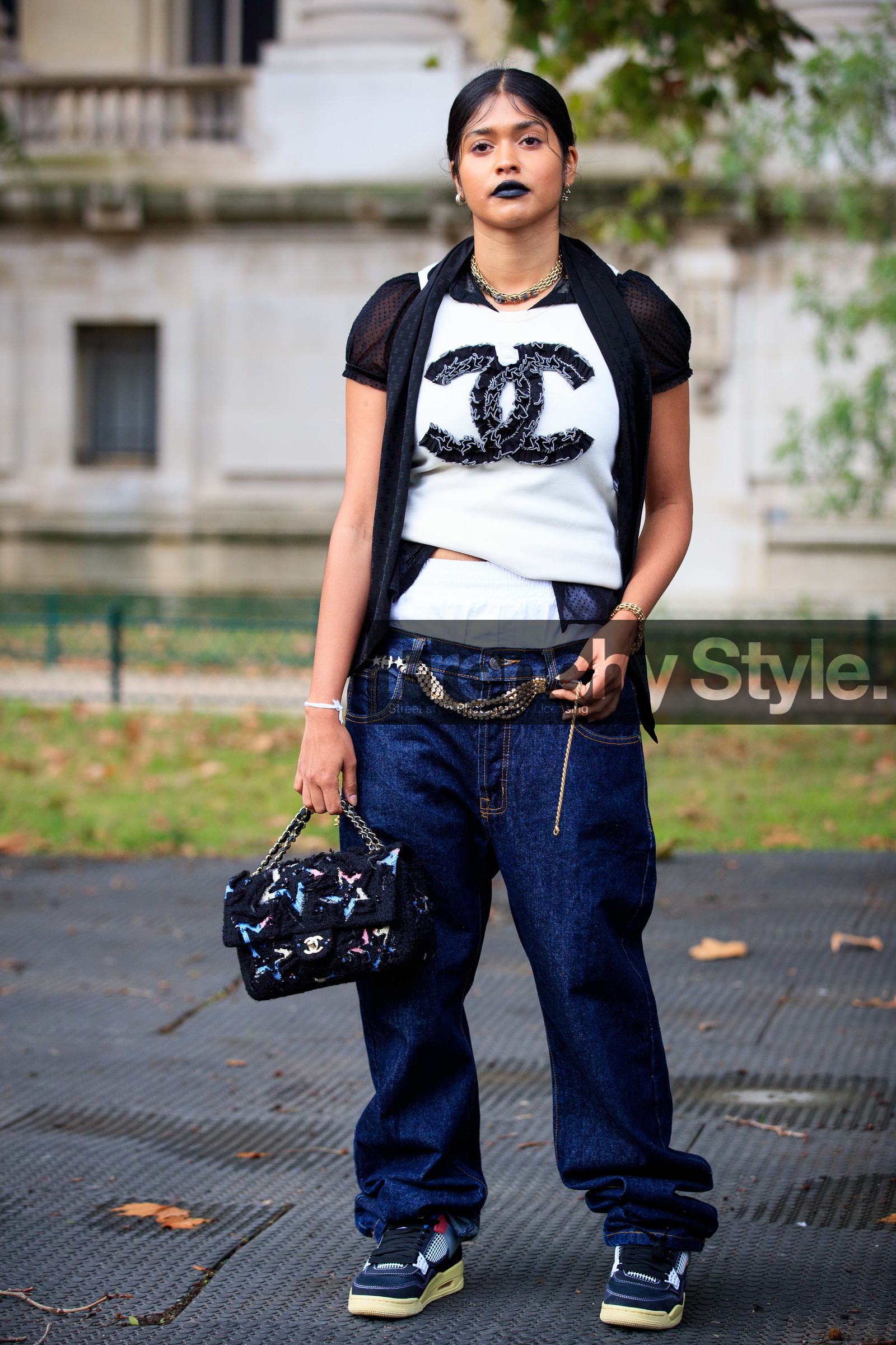jenn abey, black lipstick, black t-shirt, black top, black scarf, black bag, tweed bag, embroidered bag, stars embroidered bag, lace bag, hand bag, ruffle top, ruffle t-shirt, navy blue jeans, denim, baggy pants, loose pants, loose jeans, metalic belt, chain belt, big chain necklace, strassed necklace, monogrammed scarf, logo printed t-shirt, chanel bag, chanel scarf, chanel top, chanel t-shirt, chanel belt, strassed belt, golden necklace, golden bracelet, PARIS, PFW, fashion week, frenchystyle, FW, jonathan paciullo, street style, SPRING SUMMER 2021, SS 21, vertical, full length