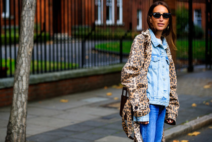 animal print, blue denim, brown coat, chloe loulou de saison, denim jacket, denim pants, earrings, graphic coat, jeans, leopard, printed coat, sunglasses, trousers, fashion week, frenchystyle, FW, jonathan paciullo, street style, LFW, LONDON, SPRING SUMMER 2019, SS 19, atmosphere details, horizontal, detail