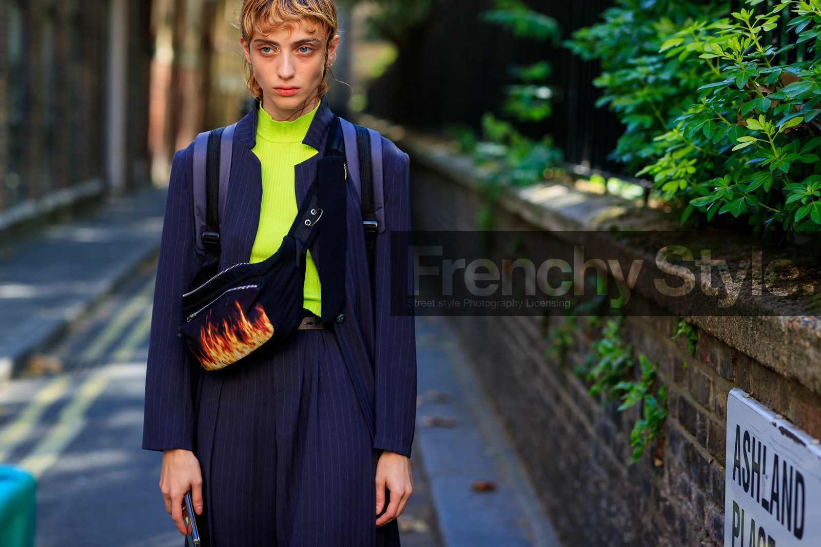 model, neon top, navy suits, white eyeliner, waist bag, striped jacket, navy blue jacket, long jacket, fire printed bag, fashion week, frenchystyle, FW, jonathan paciullo, street style, atmosphere details, horizontal, detail