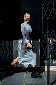 leonie hanne, silvered dress, tight dress, long dress, long sleeves dress, black leather boots, low boots, chelsea boots, flat boots, big sole boots, motard boots, paco rabanne bag, paco rabanne dress, crossbody bag, metalic bag, silvered bag, silvered chain strap bag, floral embroidered bag, plastic bag, strassed earrings, round shape earrings, big earrings, PARIS, PFW, fashion week, frenchystyle, FW, jonathan paciullo, street style, SPRING SUMMER 2021, SS 21, vertical, full length