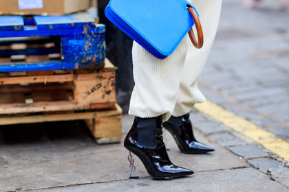 atmosphere details, black shoes, blue bag, corduroy, detail, fashion week, frenchystyle, FW, graphic bag, high heels, horizontal, jonathan paciullo, leather bag, leather shoes, LFW, LONDON, saint laurent paris, SPRING SUMMER 2018, SS 18, street style, trousers, varnished leather shoes, white pants, white sweater, ysl, yuwei zhangzou, yuyu zhangzou