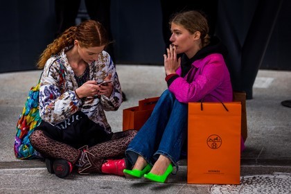 bag, blue bag, blue denim, color, denim, floral print, flower, fluo green heels, fluo pink shirt, heels, hermes bag, jacket, pink shirt, print, printed bag, printed jacket, red santiags, santiags, shirt, smartphone, white jacket, fashion week, frenchystyle, FW, jonathan paciullo, street style, PFW, PARIS, SPRING SUMMER 2022, SS 22, atmosphere details, horizontal