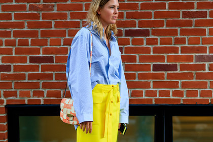 atmosphere details, blue shirt, detail, fashion week, frenchystyle, FW, horizontal, jonathan paciullo, leather bag, megan bowman gray, men shirt, NEW YORK, NYFW, orange bag, printed bag, SPRING SUMMER 2017, SS 17, street style, woman, yellow skirt