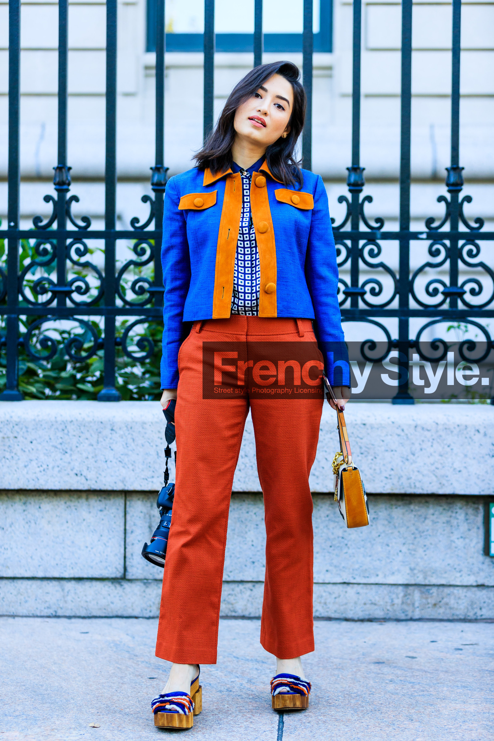 blue jacket, blue shirt, camel bag, camera, clogs, fashion week, frenchystyle, full length, FW, jonathan paciullo, leather bag, NEW YORK, NYFW, printed bag, printed shirt, red pants, SPRING SUMMER 2018, SS 18, street style, trousers, vertical, white bag
