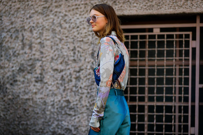 black bag, blue bag, blue pants, christian dior, graphic bag, grey shirt, leather bag, printed bag, printed shirt, sunglasses, trousers, fashion week, frenchystyle, FW, jonathan paciullo, street style, PFW, PARIS, atmosphere details, horizontal, detail, AUTUMN WINTER 2018-2019, FALL WINTER 2018-2019, FW 18-19