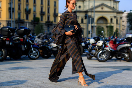 animal print, bally, beige shoes, black bag, black dress, graphic dress, high heels, leather bag, leather shoes, lena lademann, printed dress, ruffles, snake print, striped dress, sunglasses, fashion week, frenchystyle, FW, jonathan paciullo, street style, MFW, MILAN, SPRING SUMMER 2019, SS 19, atmosphere details, horizontal, detail