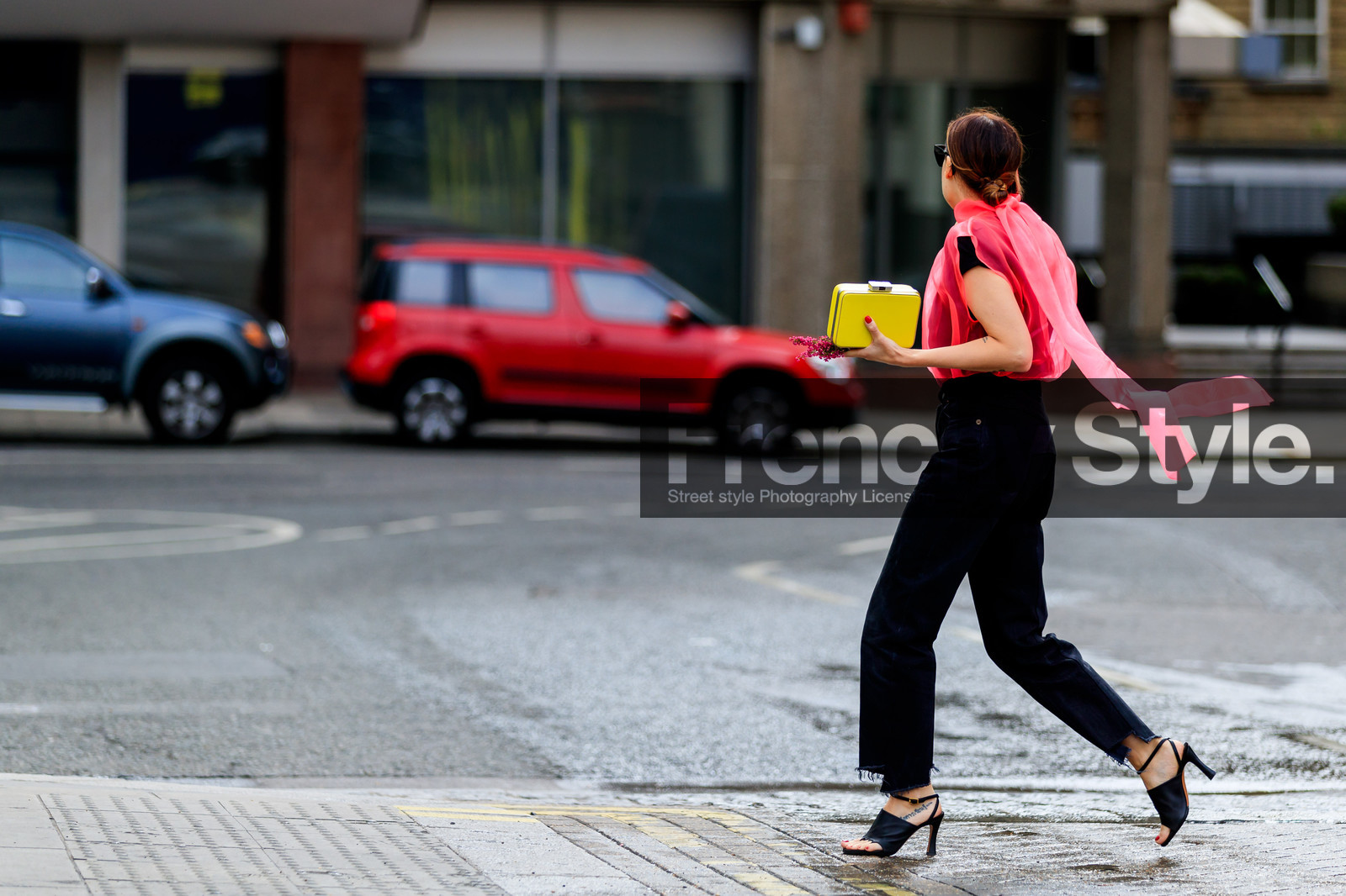 black denim, black shoes, denim pants, high heels, jeans, leather bag, leather shoes, pink shirt, trousers, yellow bag, fashion week, frenchystyle, FW, jonathan paciullo, street style, LFW, LONDON, SPRING SUMMER 2019, SS 19, atmosphere details, horizontal, full length