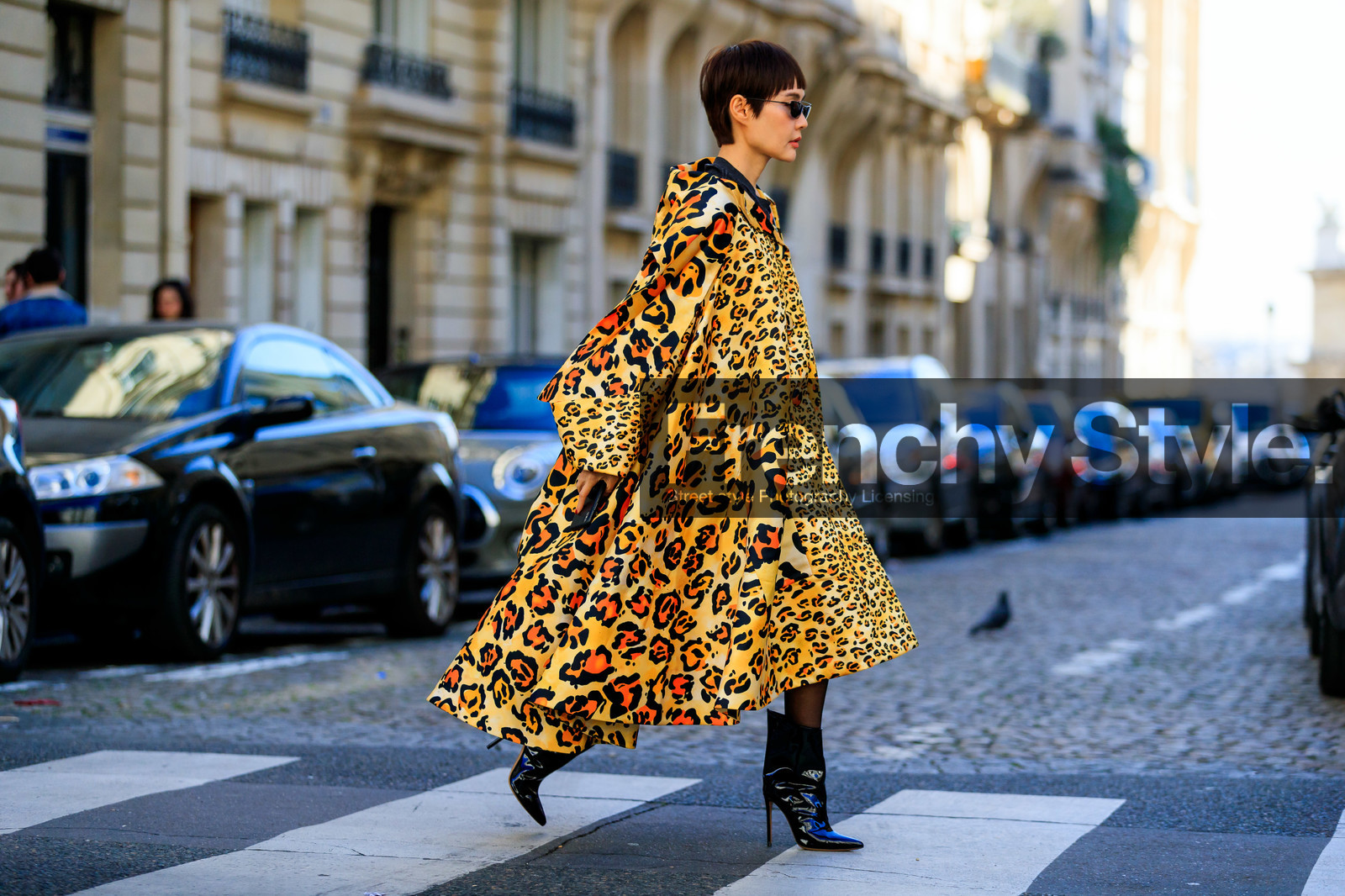 animal print, black shoes, graphic dress, graphic jacket, high boots, high heels, leather shoes, leopard, printed dress, printed jacket, sunglasses, varnished leather shoes, yellow coat, fashion week, frenchystyle, FW, jonathan paciullo, street style, PFW, PARIS, AUTUMN WINTER 2019-2020, AW 19-20, FALL WINTER 2019-2020, FW 19-20, horizontal, atmosphere details, full length