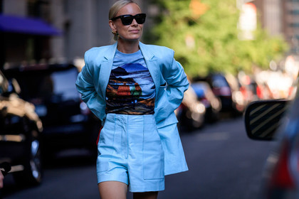 blue jacket, blue shorts, blue suit, blue t shirt, cartier, high waist, leather bag, leather shoes, printed t shirt, red bag, sunglasses, thora valdimars, turquoise, fashion week, frenchystyle, FW, jonathan paciullo, street style, NEW YORK, NYFW, SPRING SUMMER 2020, SS 20, horizontal, atmosphere details, detail