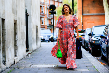 black bag, checked, earrings, graphic bag, graphic dress, green bag, leather bag, plaid, printed bag, printed dress, red jumpsuit, fashion week, frenchystyle, FW, jonathan paciullo, street style, LFW, LONDON, SPRING SUMMER 2019, SS 19, atmosphere details, horizontal, full length
