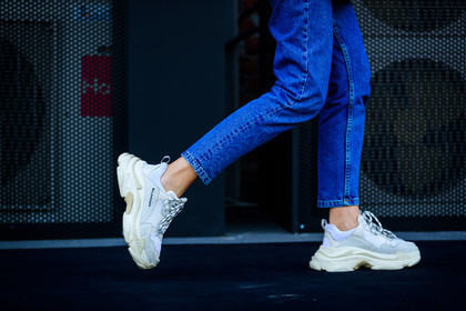 balenciaga, blue denim, denim pants, jeans, leather shoes, trousers, white sneakers, fashion week, frenchystyle, FW, jonathan paciullo, street style, MFW, MILAN, AUTUMN WINTER 2018-2019, FALL WINTER 2018-2019, FW 18-19, horizontal, atmosphere details