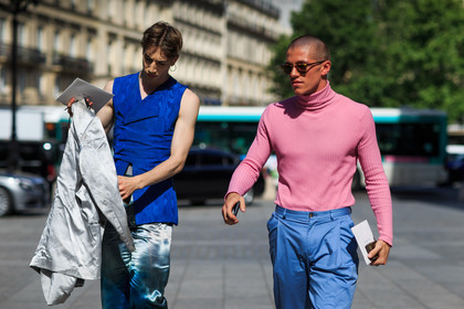 atmosphere details, blue pants, blue tank top, detail, fashion week, frenchystyle, FW, horizontal, jonathan paciullo, MENSWEAR, PARIS, PFW, pink sweater, shiny pants, silver jacket, silver pants, SPRING SUMMER 2017, SS 17, street style, sunglasses, trousers, turtleneck sweater