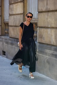 bag, beige bag, black skirt, black sunglasses, black top, dior bag, leather sandals, long skirt, pleated skirt, sandals, Sarah-Lou Falk, skirt, sunglasses, top, white sandals, street style, jonathan paciullo, FW, frenchystyle, fashion week, PFW, PARIS, SPRING SUMMER 2022, SS 22, vertical, full length
