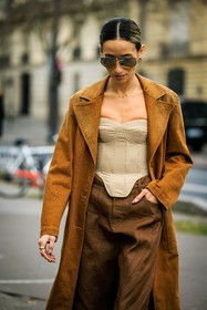 big sunglasses, beige corset, corset top, camel trench, denim trench coat, stud earrings, brown trousers, baggy pants, transparent shoes, earthy colors, alexandra guerain, fashion week, frenchystyle, FW, jonathan paciullo, street style, AUTUMN WINTER 2022-2023, FALL WINTER 2022_2023, FW 22-23, PFW, PARIS, vertical, detail
