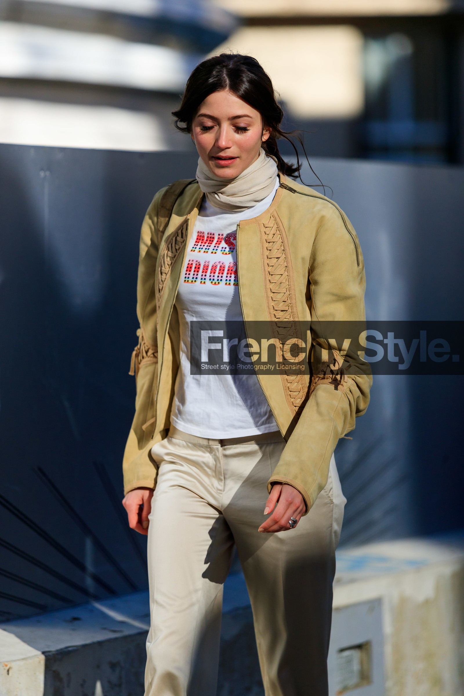 beige jacket, beige pants, beige scarf, christian dior, printed t shirt, trousers, vanille verloes, white t shirt, fashion week, frenchystyle, FW, jonathan paciullo, street style, PFW, PARIS, AUTUMN WINTER 2019-2020, AW 19-20, FALL WINTER 2019-2020, FW 19-20, vertical, atmosphere details, detail