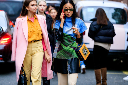 beige pants, black bag, camel bag, graphic bag, graphic dress, gucci, leather bag, leather top, mulberry, multicolor dress, orange shirt, over the shoulder, pink coat, printed bag, printed dress, sunglasses, trousers, yellow pants, street style, jonathan paciullo, FW, frenchystyle, fashion week, LFW, LONDON, AUTUMN WINTER 2019-2020, AW 19-20, FW 19-20, FALL WINTER 2019-2020, horizontal, atmosphere details, detail