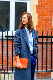 atmosphere details, aymeline valade, blue pants, blue shirt, detail, fashion week, frenchystyle, FW, graphic pants, graphic shirt, grey coat, jonathan paciullo, jw anderson, leather bag, LFW, LONDON, model, printed pants, printed shirt, red clutch, SPRING SUMMER 2018, SS 18, street style, striped pants, striped shirt, trousers, vertical