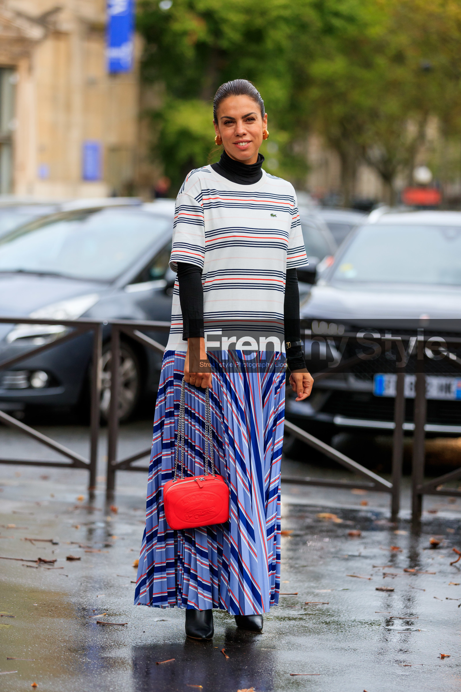 lacoste bag, lacoste dress, striped dress, black top, turtleneck top, celine earrings, golden earrings, pleated dress, pleated skirt, purple skirt, purple dress, white dress, white t-shirt, short sleeves dress, red leather bag, silvered chain strap bag, silvered starp bag, PARIS, PFW, SPRING SUMMER 2020, SS 20, fashion week, frenchystyle, FW, jonathan paciullo, street style, vertical, full length