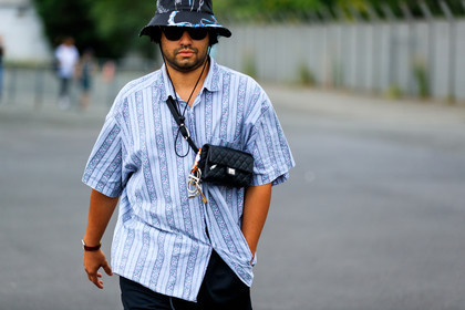 black bag, black hat, blue shirt, christian dior, floral, flowers, graphic shirt, leather bag, printed shirt, striped shirt, sunglasses, trousers, fashion week, frenchystyle, FW, jonathan paciullo, street style, PFW, PARIS, atmosphere details, horizontal, detail, AUTUMN WINTER 2018-2019, FALL WINTER 2018-2019, FW 18-19