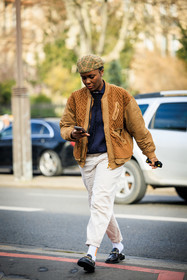 hat, plaid hat, mustard yellow jacet, black sweatshirt, white pants, chino trousers, black slippers, gucci slippers, bomber jacket, fashion week, frenchystyle, FW, jonathan paciullo, street style, AUTUMN WINTER 2022-2023, FALL WINTER 2022_2023, FW 22-23, PFW, PARIS, vertical, full length