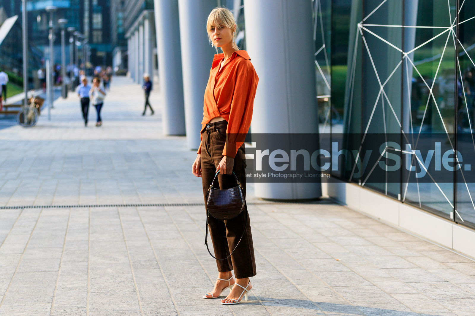 brown bag, brown denim, denim pants, earrings, high heels, jeans, leather bag, leather shoes, linda tol, orange shirt, the row, trousers, white shoes, fashion week, frenchystyle, FW, jonathan paciullo, street style, MFW, MILAN, SPRING SUMMER 2019, SS 19, atmosphere details, horizontal, full length