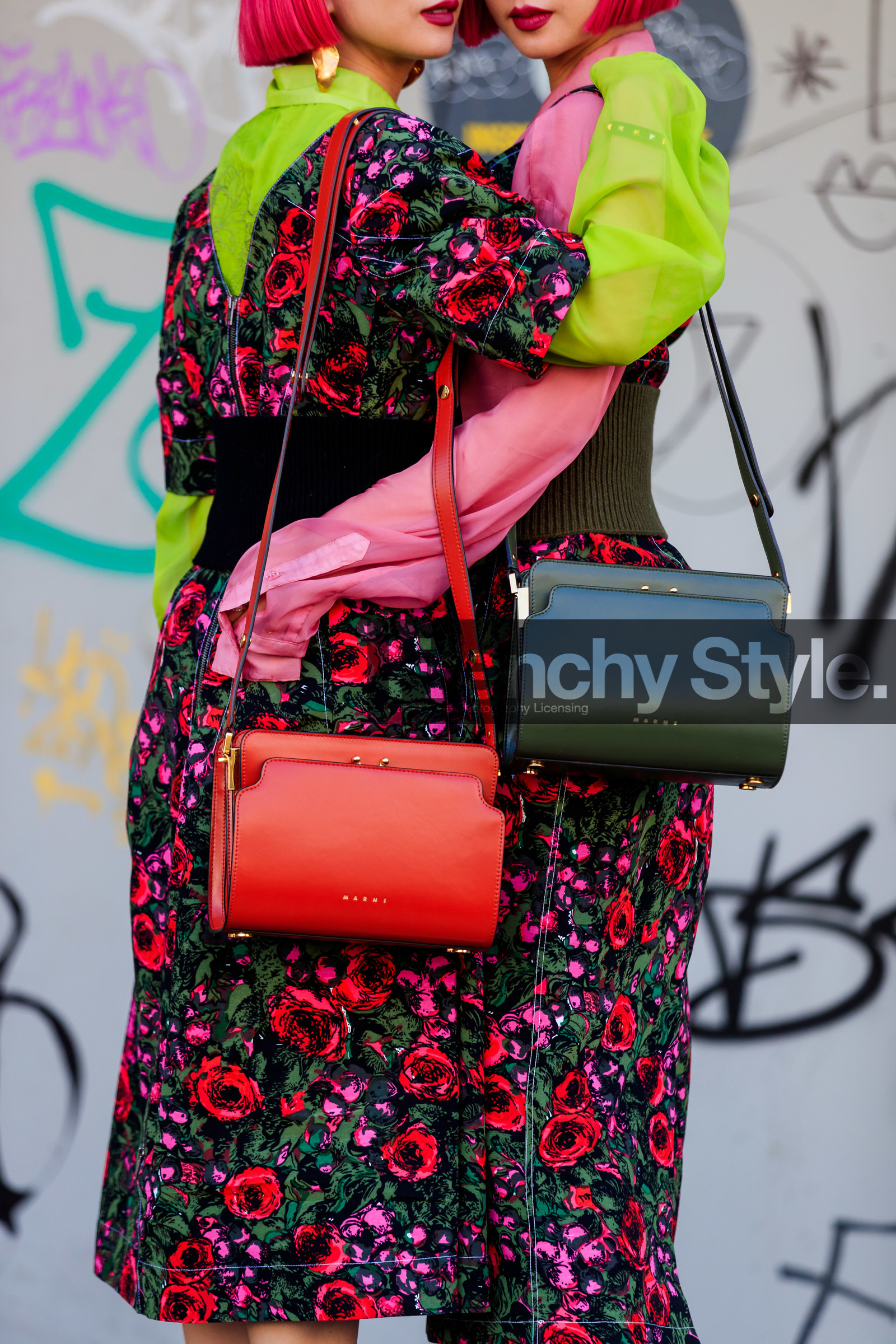 Ami and Aya Suzuki, pink dress, floral printed dress, red leather bag, marni bag, shoulder bag, kaki leather bag, neon green dress, bag detail, long sleeves dress, pink shirt, neon green shirt, short sleeves dress, sleeveless dress, belted dress, marni dress, marni shirt, marni look, marni belt, fashion week, frenchystyle, FW, jonathan paciullo, street style, MFW, MILAN, AUTUMN WINTER 2020-2021, FALL WINTER 2020-2021, FW 20-21, vertical, atmosphere details, detail