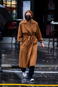 black pants, camel trenchcoat, converse, facial mask, pants, sunglasses, trenchcoat, white converse, fashion week, frenchystyle, FW, jonathan paciullo, street style, PFW, PARIS, SPRING SUMMER 2022, SS 22, vertical, full length