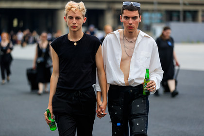 black pants, black top, necklace, rings, sunglasses, trousers, white shirt, fashion week, frenchystyle, FW, jonathan paciullo, street style, PFW, PARIS, atmosphere details, horizontal, detail, AUTUMN WINTER 2018-2019, FALL WINTER 2018-2019, FW 18-19