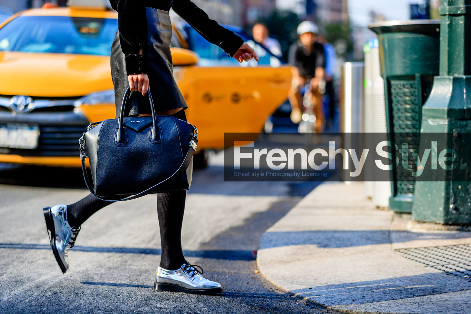 atmosphere details, black bag, black skirt, detail, fashion week, frenchystyle, FW, givenchy, high waist, horizontal, jonathan paciullo, leather bag, leather skirt, loafers, NEW YORK, NYFW, shiny shoes, silver shoes, SPRING SUMMER 2017, SS 17, street style, tights, velvet, woman