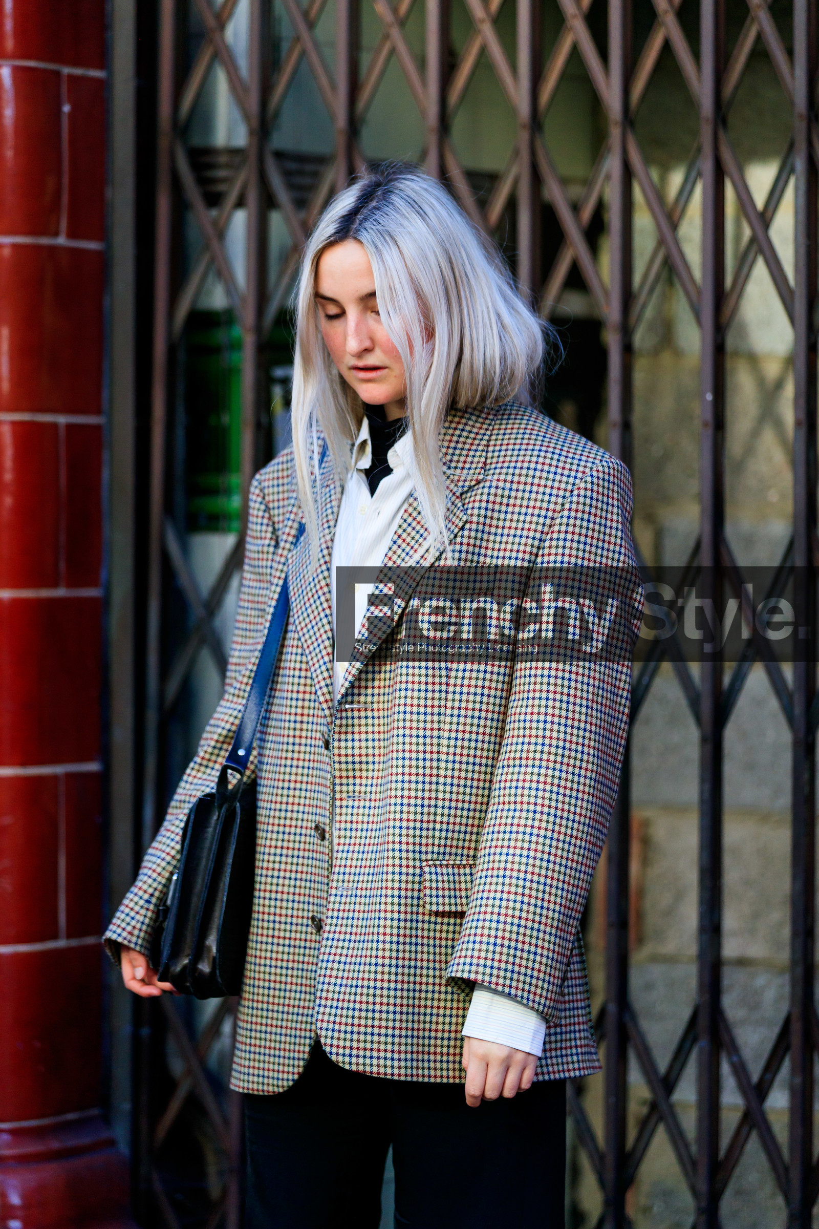 beige jacket, black bag, black pants, blazer, checked, graphic jacket, houndstooth pattern, leather bag, plaid, printed jacket, trousers, white shirt, fashion week, frenchystyle, FW, jonathan paciullo, street style, LFW, LONDON, AUTUMN WINTER 2019-2020, AW 19-20, FW 19-20, FALL WINTER 2019-2020, vertical, atmosphere details, detail