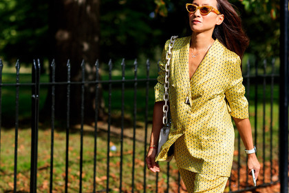 blazer, elizabeth von der goltz, graphic jacket, printed jacket, sunglasses, white bag, yellow jacket, fashion week, frenchystyle, FW, jonathan paciullo, street style, LFW, LONDON, SPRING SUMMER 2019, SS 19, atmosphere details, horizontal, detail