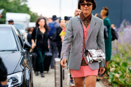 maria bernad, futurist shape sunglasses, smoked sunglasses, metalic frame sunglasses, burberry shirt, beige shirt, monogrammed shirt, burberry bag, animal printed bag, brown leather bag, white leather bag, crossbody bag, checked suits, brown jacket, red dress, checked dress, button dress, fashion week, frenchystyle, FW, jonathan paciullo, street style, atmosphere details, horizontal, detail