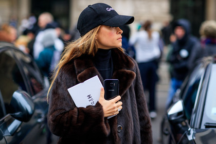 black cap, brown coat, brown fur, Fur coat, fashion week, frenchystyle, FW, jonathan paciullo, street style, PFW, PARIS, SPRING SUMMER 2017, SS 17, HAUTE COUTURE, atmosphere details, detail, horizontal, miroslava duma, mira duma