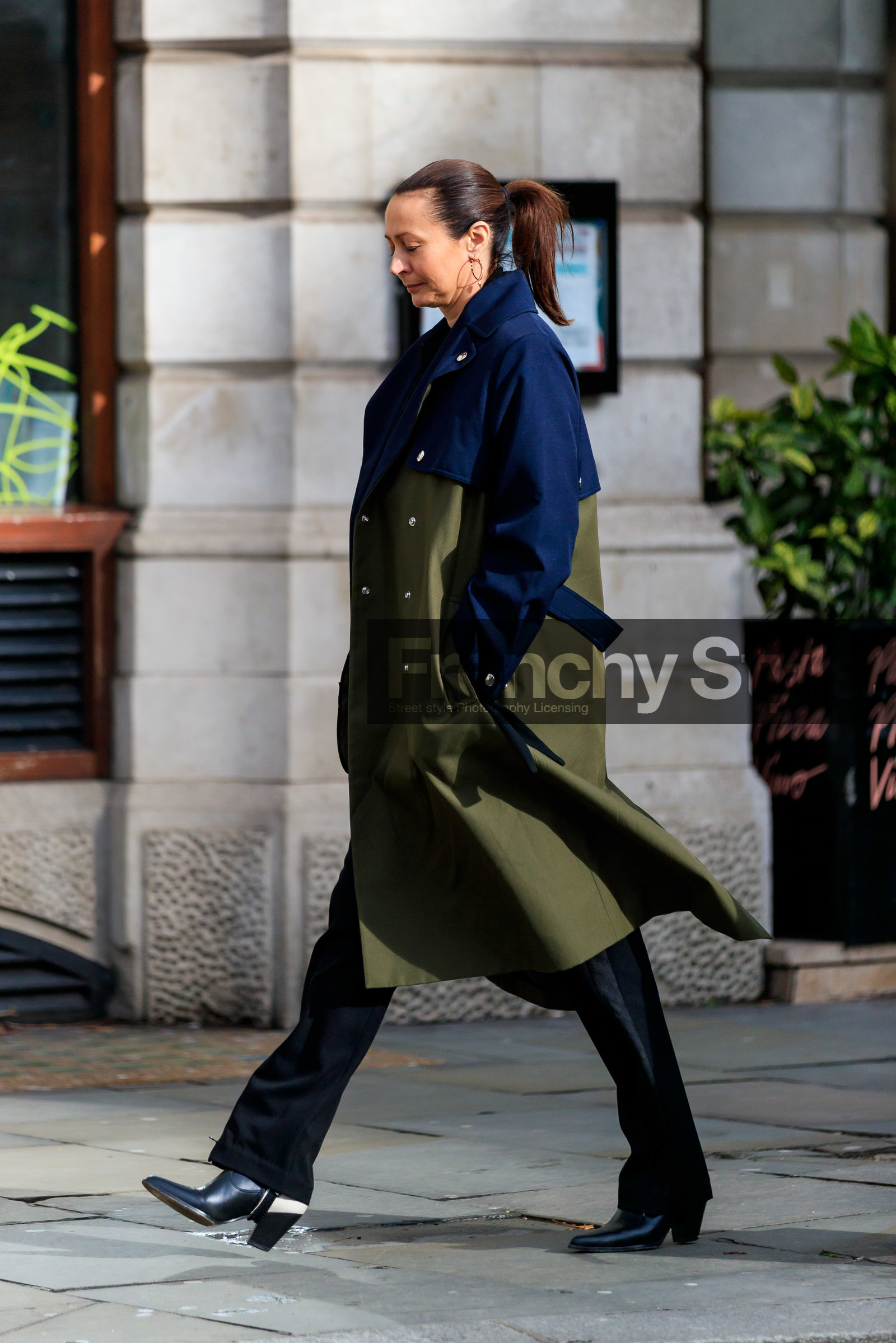 navy blue trench coat, kaki trench coat, bicolor trench coat, black pants, black leather boots, flare pants, fashion week, frenchystyle, FW, jonathan paciullo, street style, LFW, LONDON, AUTUMN WINTER 2020-2021, FALL WINTER 2020-2021, FW 20-21, vertical, full length