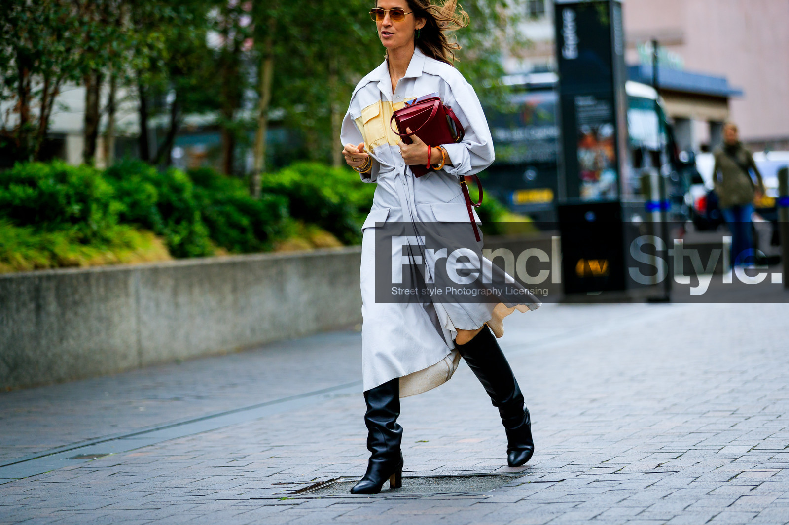 black shoes, emily zak, grey dress, high boots, high heels, leather bag, leather shoes, red bag, sunglasses, fashion week, frenchystyle, FW, jonathan paciullo, street style, LFW, LONDON, SPRING SUMMER 2019, SS 19, atmosphere details, horizontal, detail