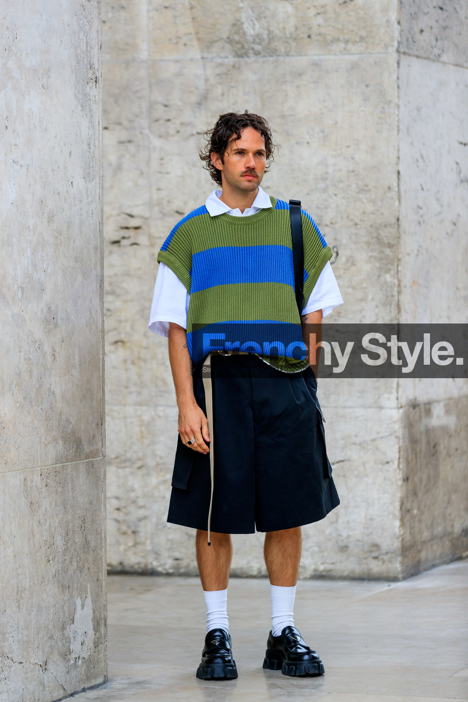 striped pullover, oversize pullover, green pullover, blue pullover, short sleeves pullover, sleeveless pullover, white polo shirt, black bermuda shorts, loose shorts, white socks, black leather loafers, prada shoes, prada loafers, JS roques, fashion week, frenchystyle, FW, jonathan paciullo, street style, PFW, PARIS, SPRING SUMMER 2022, SS 22, vertical, atmosphere details, detail