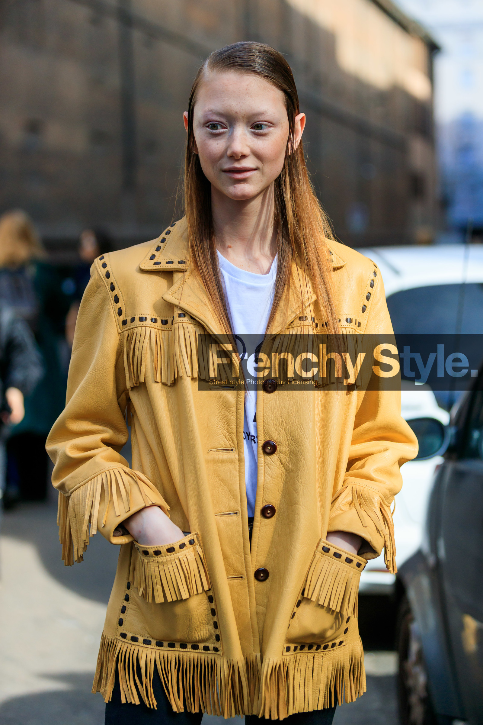 model, nude make up, yellow leather jacket, fringe jacket, cowboy jacket, make up, make up details, hair details, fashion week, frenchystyle, FW, jonathan paciullo, street style, MFW, MILAN, AUTUMN WINTER 2020-2021, FALL WINTER 2020-2021, FW 20-21, vertical, atmosphere details, detail